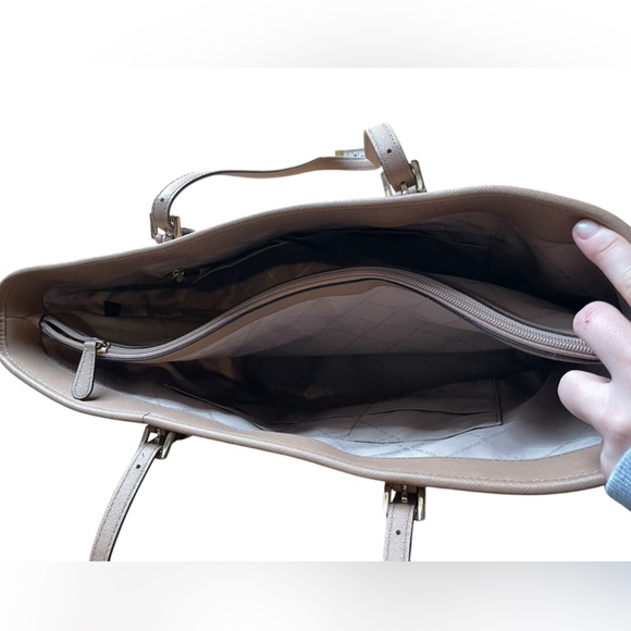 Michael Kors Jet Set Medium‎ Saffiano Leather Top-Zip Tote Bag – Tan - Picture 3 of 16